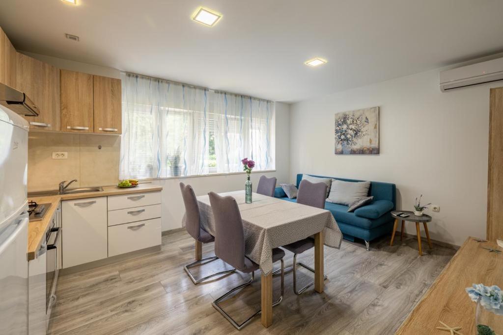 Josko - Combine Parking&beach&old Town Leilighet *